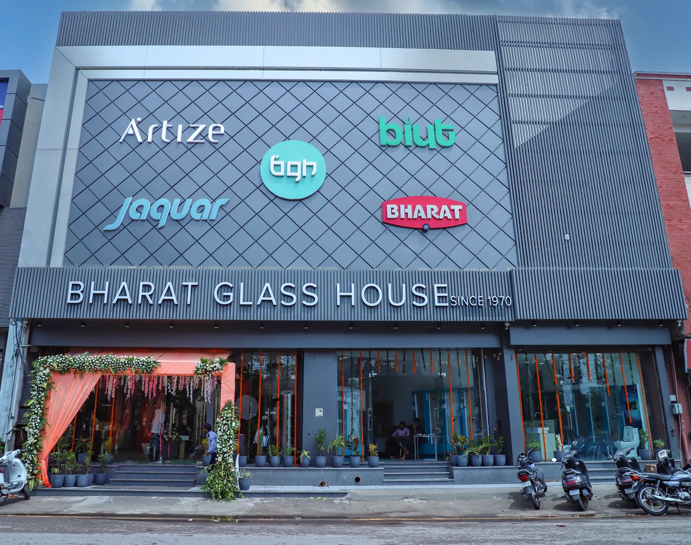 Bharat Glass House storefront on Amrik Singh Road, Bathinda — Artize, Jaquar, biut, Bharat brands